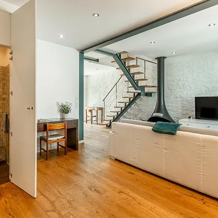 Vila Port And Stone *