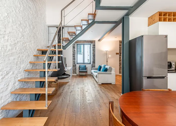 Port And Stone Vila *