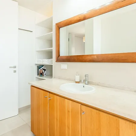 Port And Stone 别墅 *