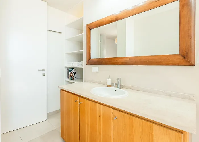 Port And Stone Villa *